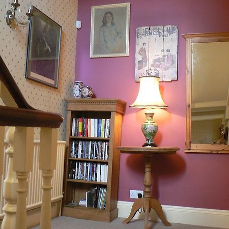 16 Franklin Bijou Boutique Bed & Breakfast Харогейт Екстериор снимка