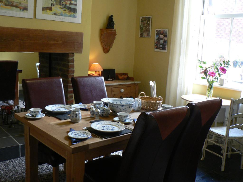 16 Franklin Bijou Boutique Bed & Breakfast Харогейт Екстериор снимка