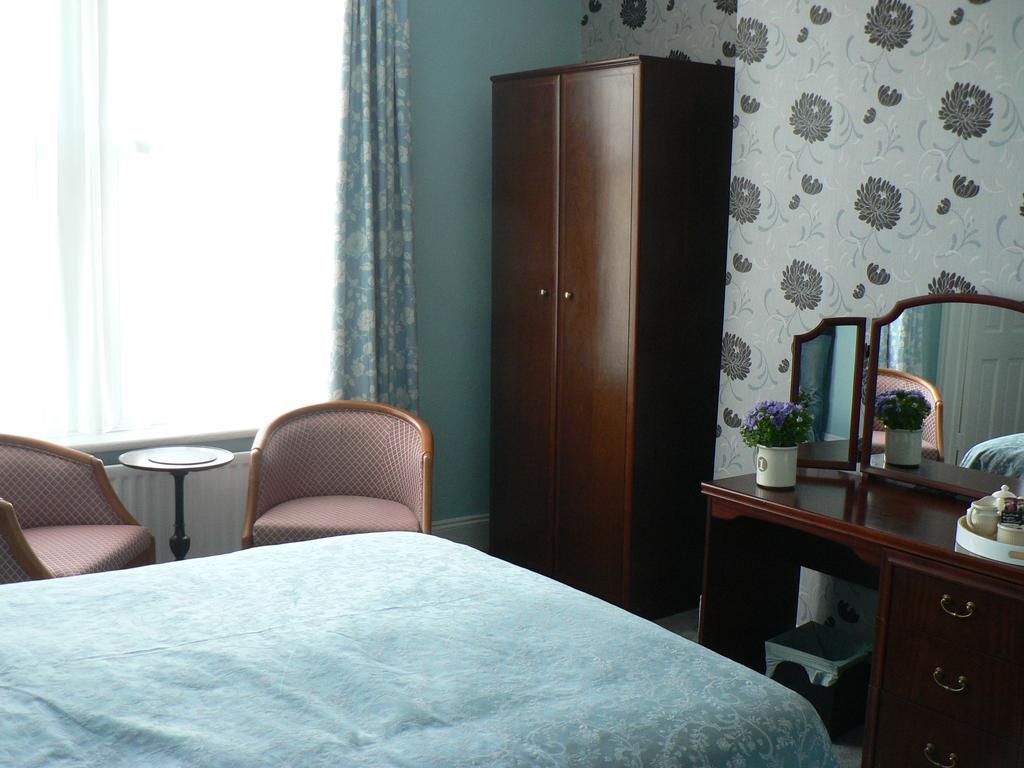 16 Franklin Bijou Boutique Bed & Breakfast Харогейт Стая снимка